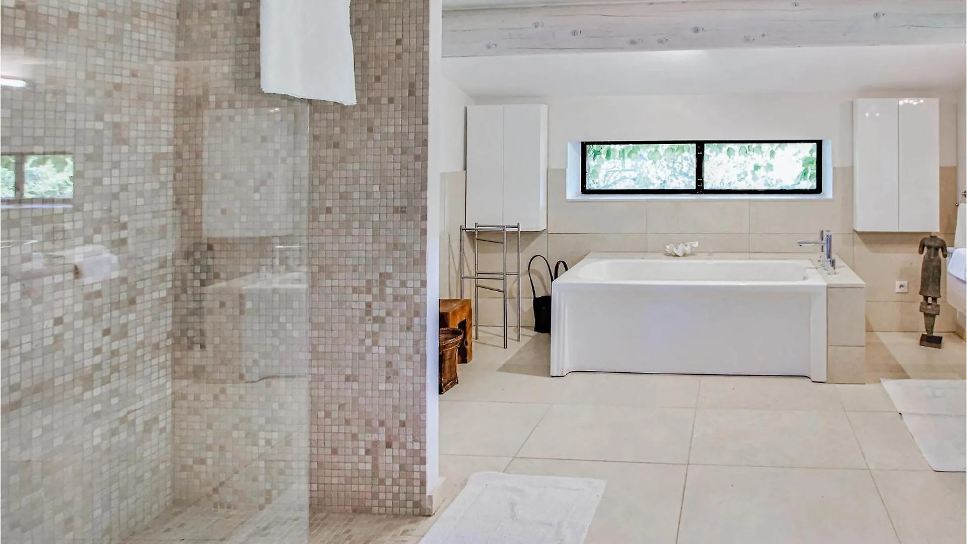 4 Bedroom Stunning Home In Lagnes France