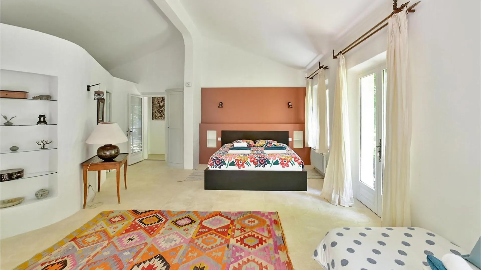 4 Bedroom Stunning Home In Lagnes 0*,