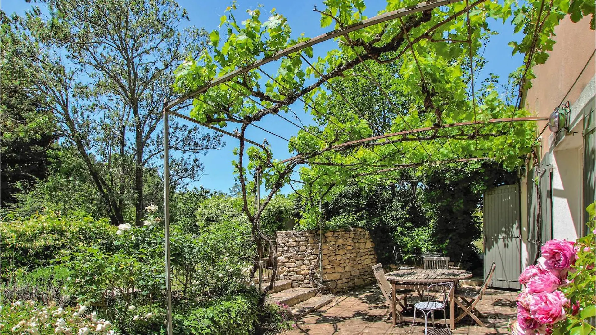 Holiday home 4 Bedroom Stunning Home In Lagnes