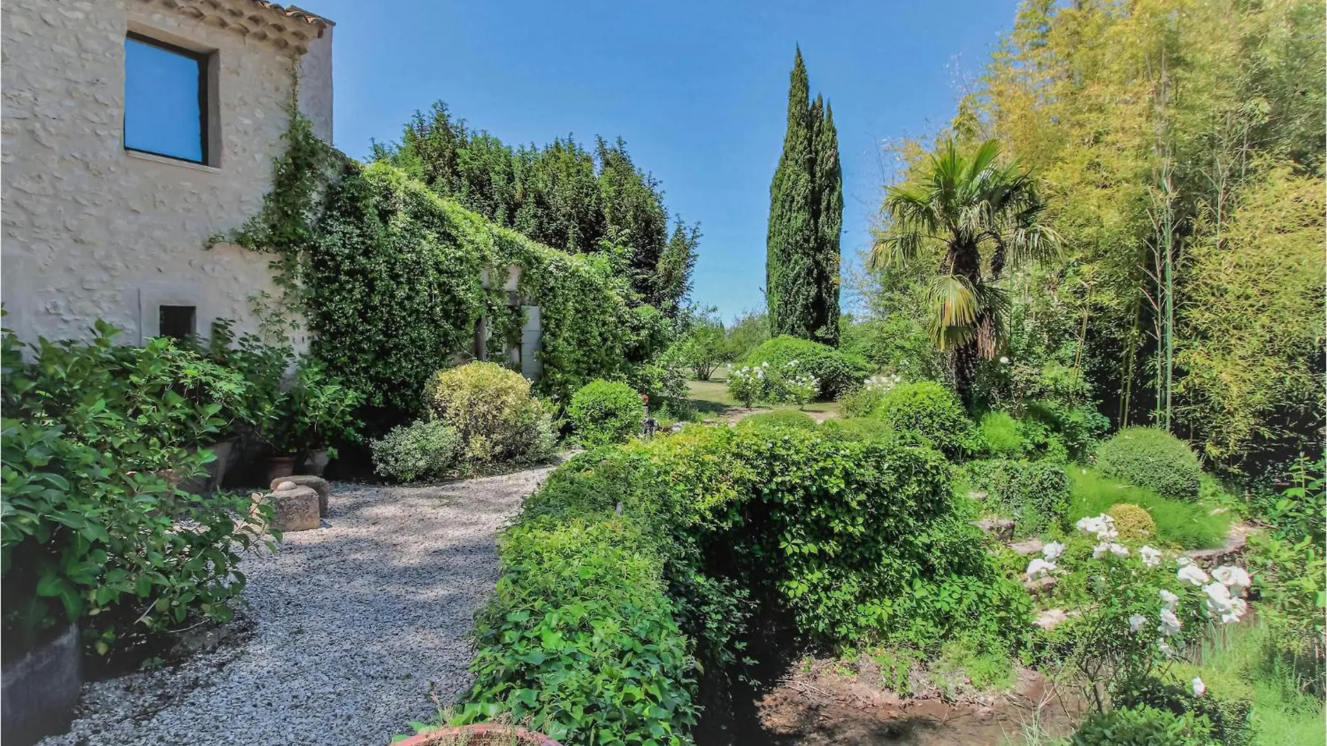 4 Bedroom Stunning Home In Lagnes Holiday home