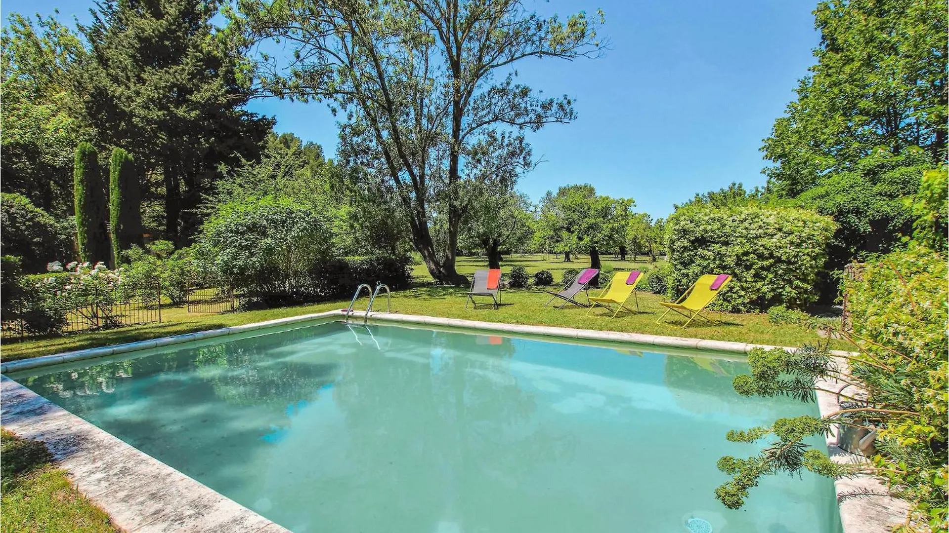 Holiday home 4 Bedroom Stunning Home In Lagnes France