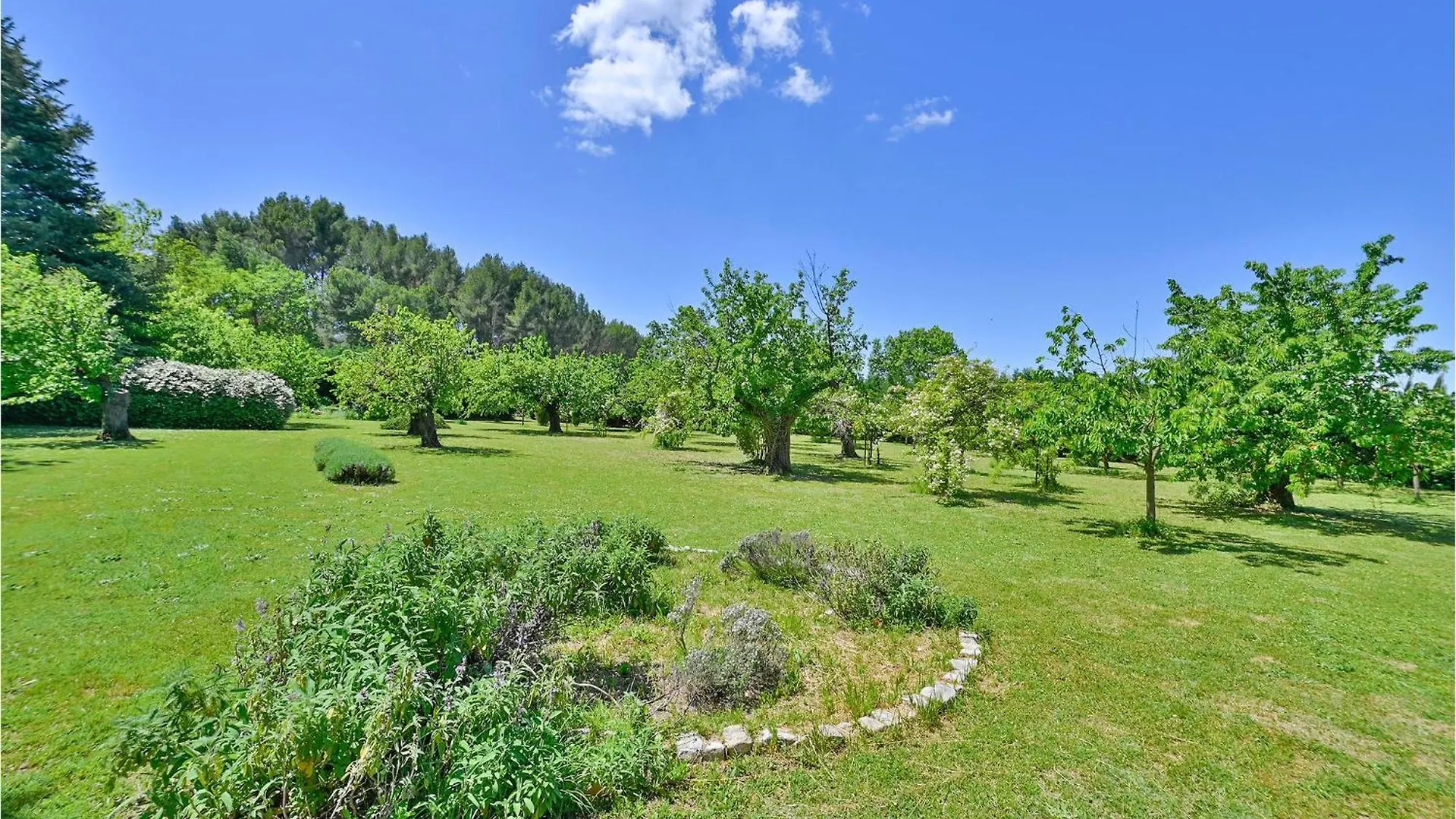 Holiday home 4 Bedroom Stunning Home In Lagnes