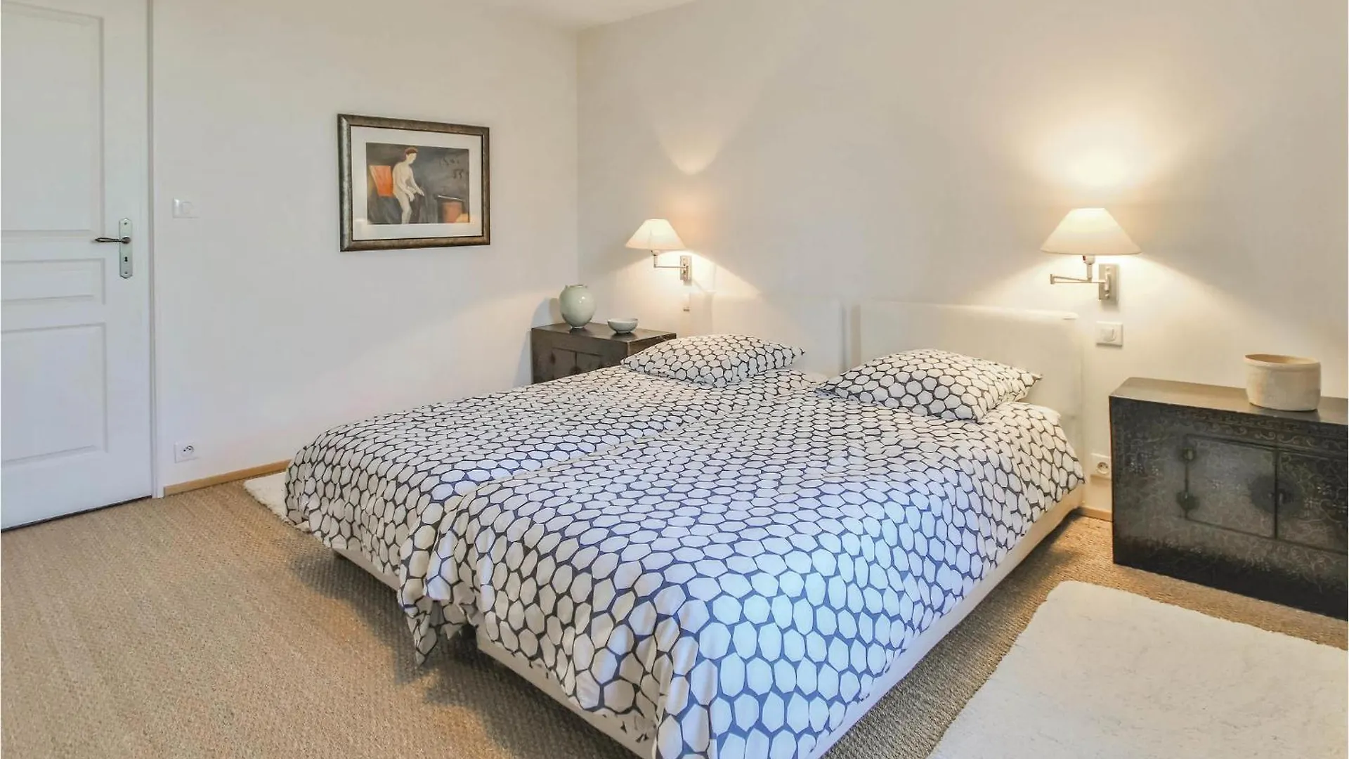 4 Bedroom Stunning Home In Lagnes 0*,